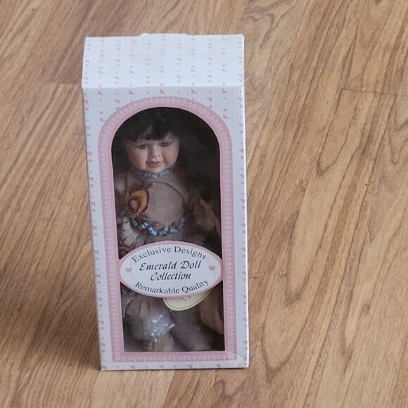 Vintage Native American Doll Emerald Doll Collection Exclusive Design New - Picture 13 of 13